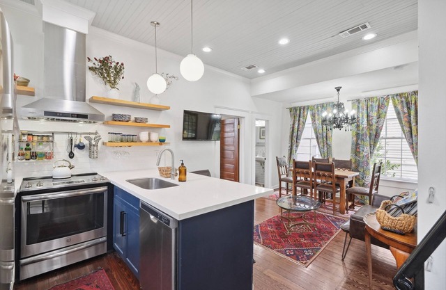 View of St Charles Avenue from the balcony!