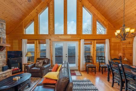 Views on 2 Decks~Pool Table~Hot Tub~Near Asheville