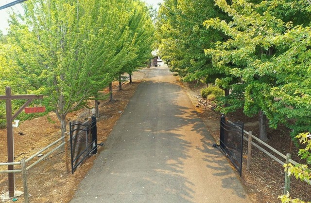VIEWS -Wineries-Gated -Garden-Fruit Trees-Rogue X