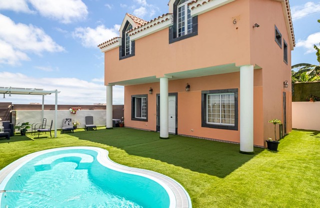 VILLA SAMPEREZ, P.ALTA Pool + Garden + BBQ + 3 Bedrooms + 6 People