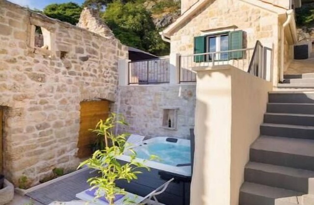 Vila Murva GP - great sea view, jacuzzi, ebikes