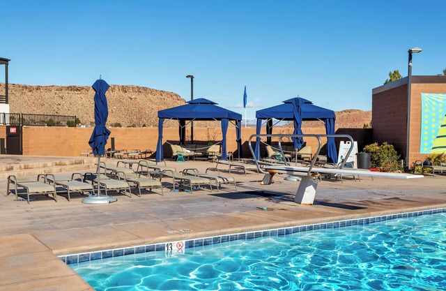 Villa #11 Adventure Retreat at The Bloomington Villas #11