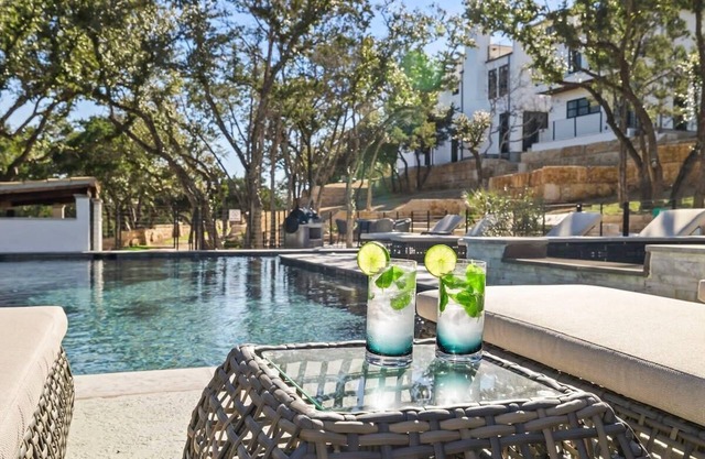 Villa 2: 2-Bedroom|Firepit|Pool|Hot tub|Cornhole