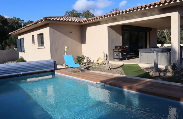 Villa '2 Chambres - Piscine Et Spa' with Private Pool, Wi-Fi and Air Conditioning