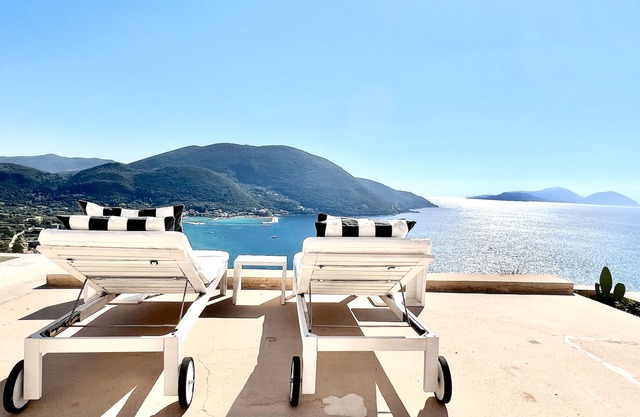 Villa 2 level, Get a 10%-25% discount ,Seafront lovely villa with private pool.