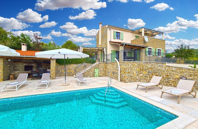 Villa 2129/44901 (Istria - Motovun), 30000m from the beach