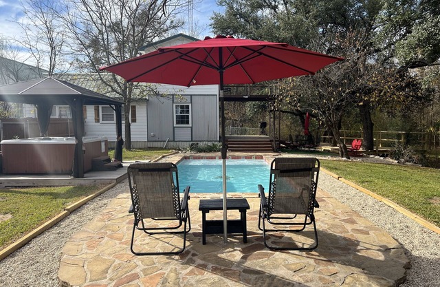 Villa 30 mins to Waco - Private Pool, Hot Tub, Gym and Fire Ring