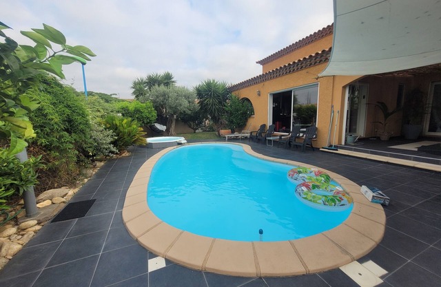 Villa 8 people with pool and jacuzzi