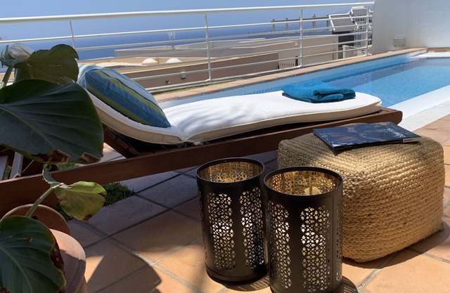 Villa Atlántico is a villa with pool, with magnificent views over the sea.