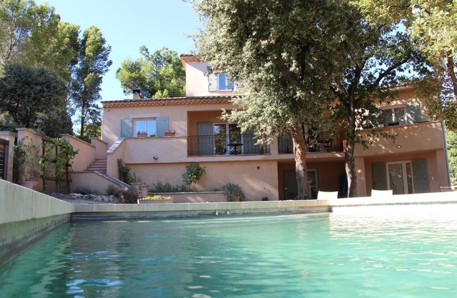 Villa + absolute calm swimming pool in Châteauneuf de Gadagne Vaucluse
