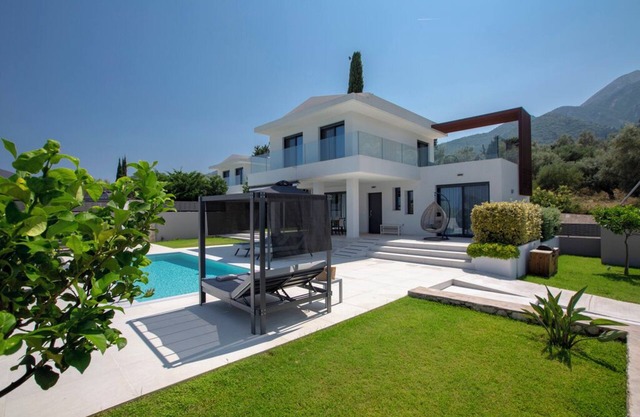 Villa Aggelos, within easy walk of the beach, shops and restaurants.