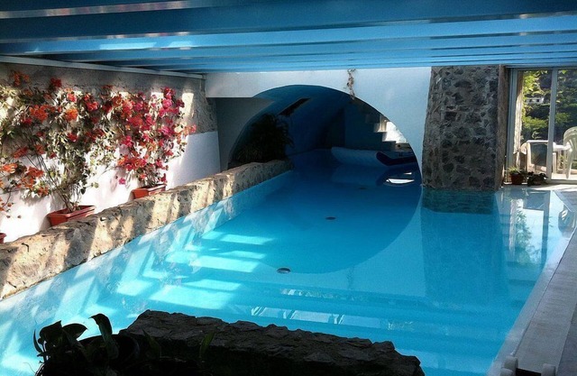Villa Albarosa B: An elegant and welcoming apartment built on the sloping cliff in front of the sea, with Free WI-FI.