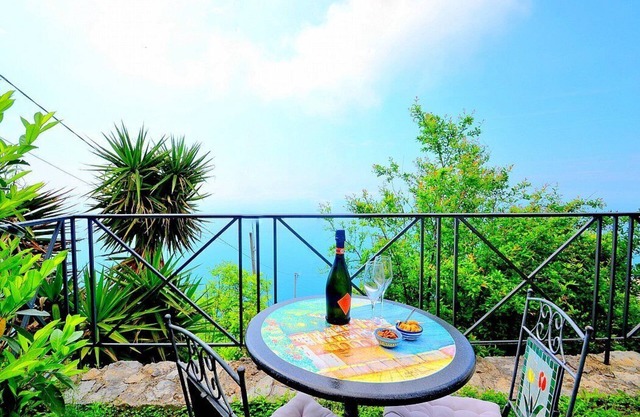 Villa Almerina: An elegant and welcoming three-story independent house which faces the sun and the sea, with Free WI-FI.
