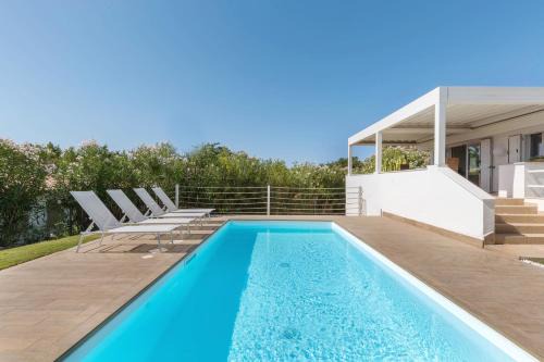 Villa Angelina con piscina e giardino privato a pochi passi dalla Spiaggia di Campus