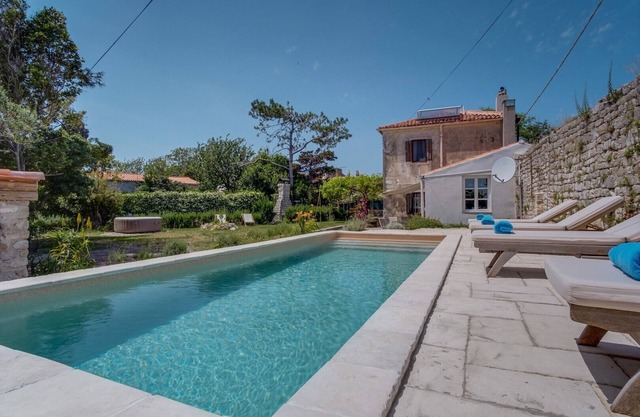 Villa Antique in Osor