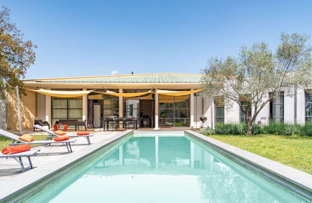 Villa Art Déco - Stylish villa with extra long pool in Sommières