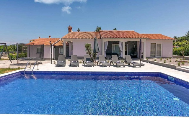 Villa Astrid with pool and sauna, ideal for families or couples