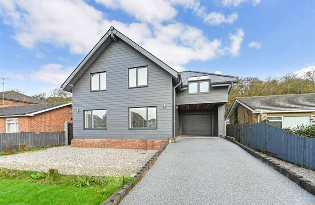 Villa Atlantis- Luxury beach villa with hot tub