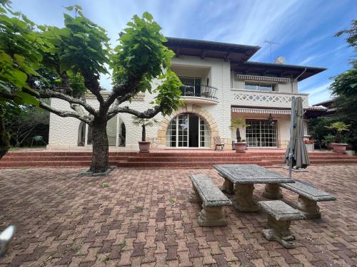 Villa avec Piscine Intérieure, 5 Chambres, Proche Plage et Commerces à Arcachon - FR-1-374-220
