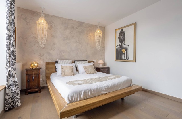 Villa 'Beach House Les Bleuets' with Sea View, Private Terrace and Wi-Fi