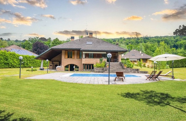 Villa Bella Elena Private Swimming Pool, Vergiate, Italy