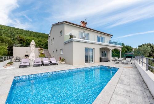 Villa Bella Vista for 8 people with sea view, heated pool & wellness - only 1,5 km from beach