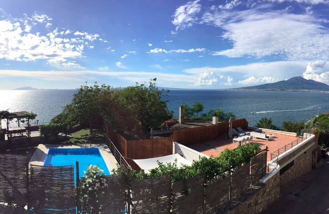 Villa Bikini, a paradise on the rock steep above the sea with swimming pool.