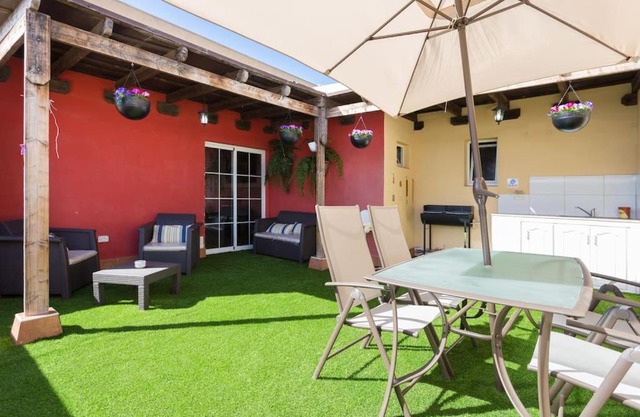 Villa Blanca Tenerife - Private rooms - Terrace and BBQ, 5 minutes from the beach and airport