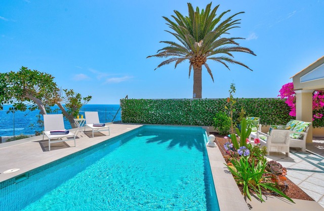 Villa Bouganvilla direkt am Meer mit Pool