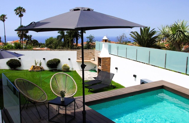 Villa Brisamar with sea views and heated pool