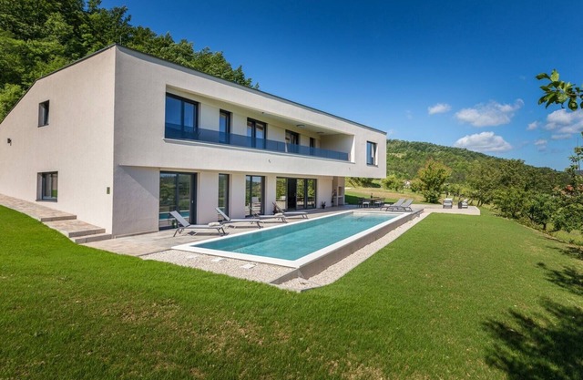 Villa Butoniga Hills - luxurious villa with pool