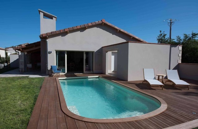 Villa Castelnau - air conditioning & heated pool, nestled in the castle grounds - I