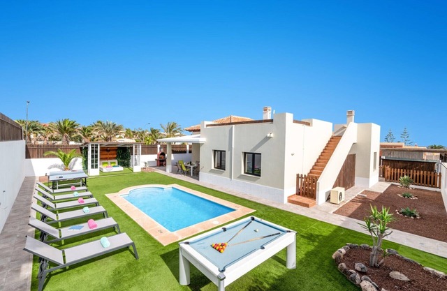 Villa Caleta Del Sol by Villa Plus