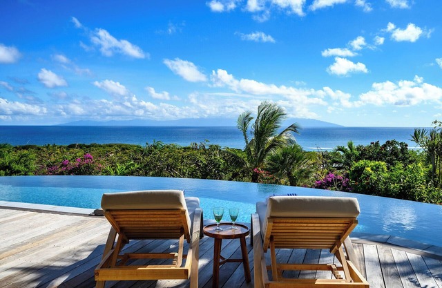Villa Calico peaceful haven with an infinity pool and sea view close to beaches