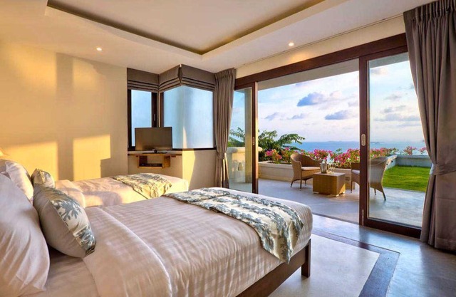 Villa Camille with panoramic views (3BR)