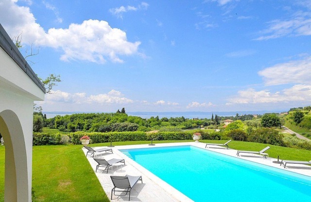 Villa Cantuccino: A bright villa in a quiet position, situated a few miles from the shores of Lake Garda, with Free WI-FI.
