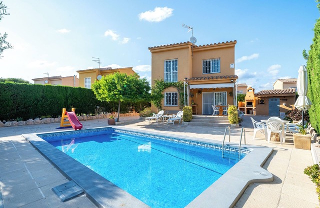 Villa 'Carmen' with Private Pool, Shared Terrace and Wi-Fi