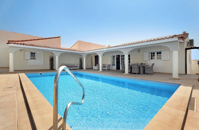 Villa "Casa Suenos" with 2 Pools, Wi-Fi, Garden & Terrace