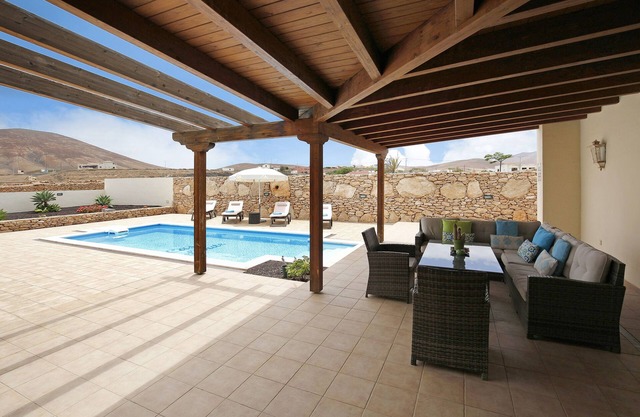 Villa 'Casa Rural Teberite' with Mountain Views, Pool, Wi-Fi and Garden