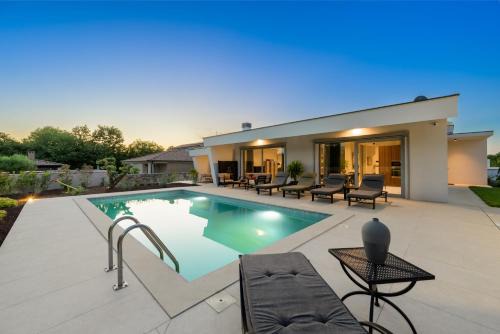 Villa Cedrus by Istrialux