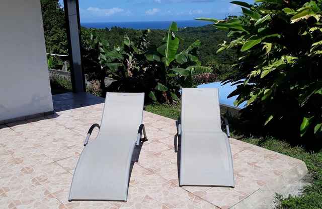 Villa Charly, Spacious, Sea view, quiet, close to beaches and Deshaies, Garden,