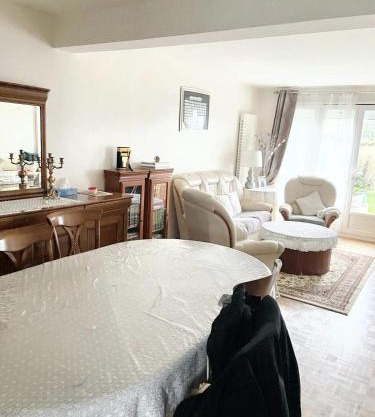 Villa charmante à Élancourt avec jardin privé