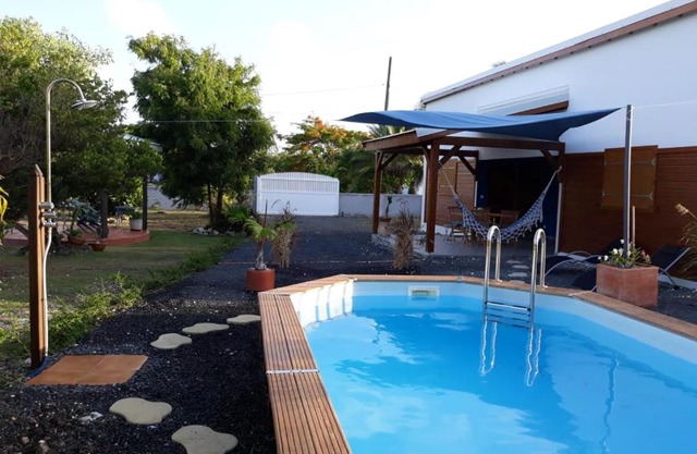 Villa charmante au Moule avec piscine