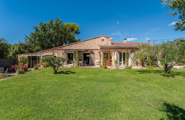 Villa 'Climatisée' with Private Terrace, Wi-Fi and Air Conditioning