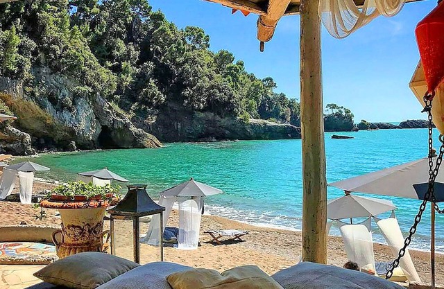 VILLA CORALLO 11P by VILLASRETREATS, w/Pool, A/C, Jacuzzi, BBQ, near beach clubs