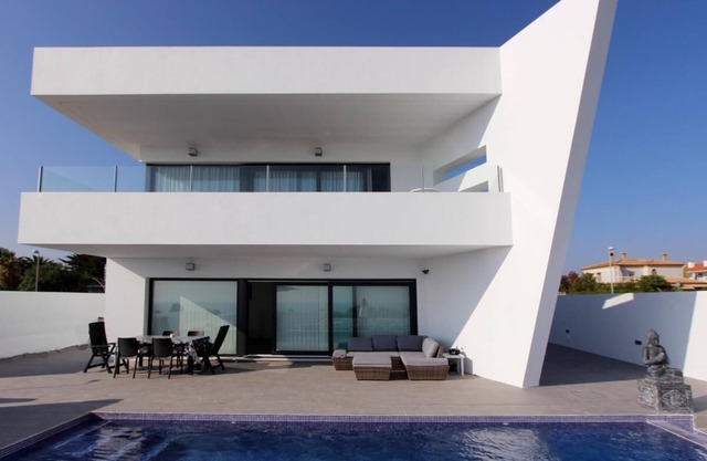 Villa Costa Conil - Stunning modern pool villa close to town and beach