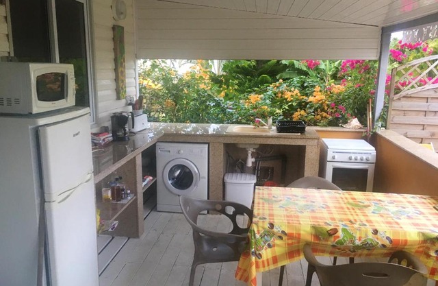 Villa de 2 chambres a Sainte Rose a 350 m de la plage avec vue sur la mer piscine privee et jardin clos