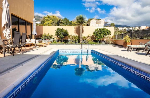 Villa de la Huerta con piscina privada y barbacoa