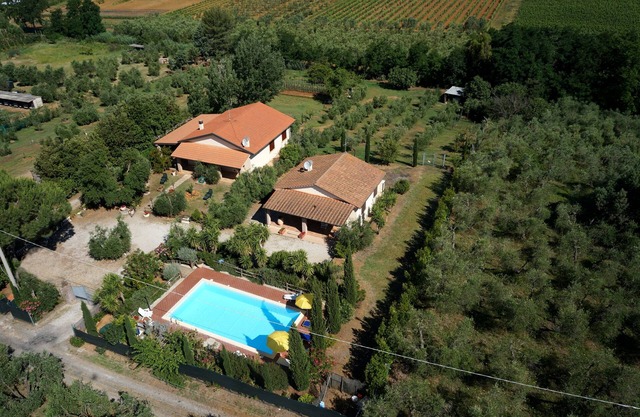 Villa dei Fiori Rosa Fenced Garden, Private Pool, PET FRIENDLY
