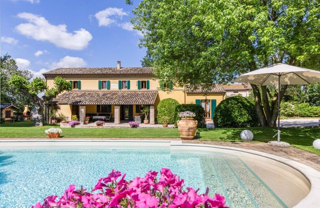 Villa delle Vigne, villa with large garden and pool, close to the Adriatic coast